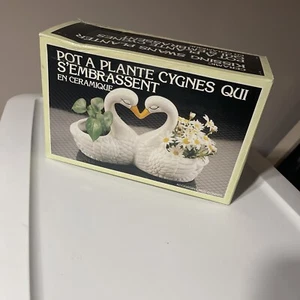 VINTAGE CERAMIC “KISSING SWANS” DOUBLE PLANTER Love Couple - Picture 1 of 2