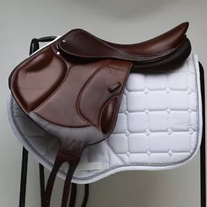 18” Voltaire Essentials monoflap jump saddle - ADJUSTABLE, Ex demo, Brown - Picture 1 of 14