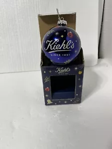 Ornamento Kiehl’s dal 1851 di Maite Franchi NUOVO - Foto 1 di 6