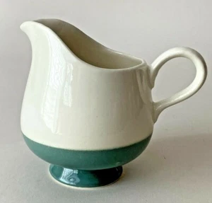 Vintage Homer Laughlin Cavalier Eggshell Green & Cream E53N5 CREAMER USA - Picture 1 of 7