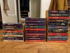 31 Vintage Star Trek The Original Series TOS, Movies POCKET Books Paperback Lot - Picture 1 of 7