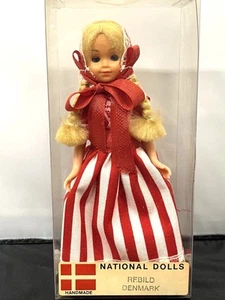 Bambola Nazionale Rebild Danimarca fatta a mano 6" occhi aperti chiusi rossa vintage - Foto 1 di 10