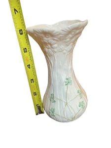 Belleek Daisy Spill Vase 6 inch 0517 Shamrock Embossed Daisy Ireland - Picture 1 of 6