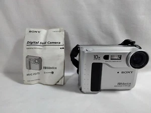 Fotocamera digitale vintage Sony FD Mavica modello MVC-FD75 NON TESTATA - Foto 1 di 6