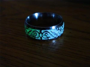 HALLOWEEN PROP COSTUME SUPER GLOW IN THE DARK CELTIC RING - Picture 1 of 1