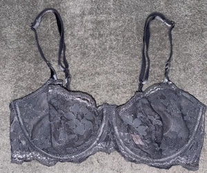 NEU Victoria's Secret Balconett-BH 32D ungefüttert grau Blumen Spitze mit Silberrand - Bild 1 von 3
