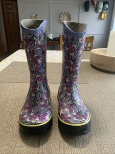 Girls Bogs Sz Youth 2 Rain Boots. Purple Floral, Yellow Accents,black Sole, Cute - Picture 1 of 8