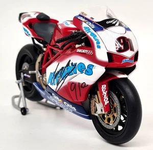 Minichamps 1/12 Ducati 999F04 Leon Haslam BSB '05 British Signed Model Motorbike - Picture 1 of 19