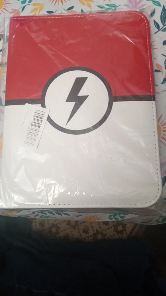 Carpeta UltraPro Cards Pokemon Premium Pro - Blanco/Rojo Foto 1 de 4