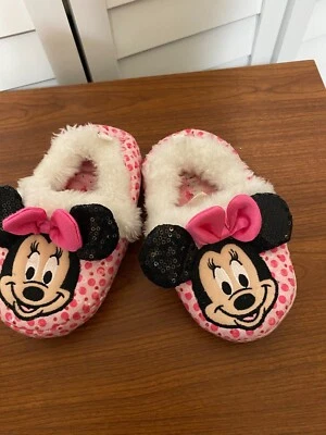 MINNIE MOUSE PINK AND WHITE FAUX FUR LITTLE GIRLS SLIPPERS SIZE 9/10 - Image 1 of 4