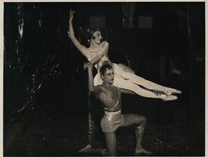 Ballets Russes dancers Alicia Markova and Serge Lifar in 'La Chatte'.
