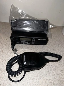 Motorola XPR4550 UHF 450-512mhz 40w mobile AAM27TRH9LA1AN. (Free capacity plus) - Zdjęcie 1 z 5