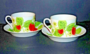 Pair Vintage 1970s FITZ and FLOYD Wild Strawberry China Flat Cup and Saucer - Picture 1 of 2