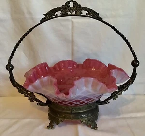 Vintage Fenton Kunstglas Cranberry opalisierend Diamantoptik Brautkorb - Bild 1 von 3
