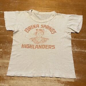 Vintage 1950s Eureka Springs Highlanders Anime Graphic T-Shirt Size Small