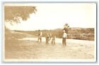 Carte postale antique homme des années 1910 scène de rivière de pêche RPPC photo non publiée