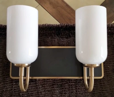 Aplique de pared doble KICHLER LIGHTING pantalla de vidrio blanco con montaje en bronce SOLIA 55162 Foto 1 de 4