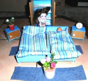 SCHLAFZIMMER (stab.Plastic) PUPPENSTUBE- DDR sehr gut erhalten - Bild 1 von 3