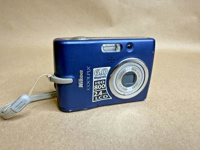 BLUE NIKON COOLPIX 6.0 MP FOR PARTS/REPAIR - Image 1 of 4
