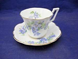 VINTAGE REGENCY TEA CUP & SAUCER- BLUE FLOWERS RIBBED BODY - ENGLAND - BEAUTIFUL - Picture 1 of 10