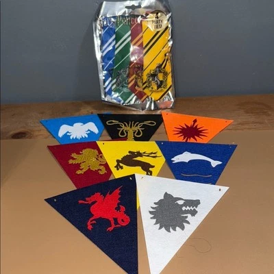 Harry Potter Juego de 4 Corbatas Fiesta y Juego de 8 Banderas Decorativas Fiesta Caprichosas Foto 1 de 4
