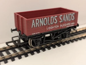 Hornby OO Gauge 5 Plank Wagon – “Arnolds Sands” Livery - Picture 1 of 7