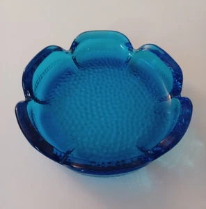 Anchor Hocking Aqua Cobalt Blue Glass Ashtray Lotus Petal Pebbled Base MCM 6" - Picture 1 of 9
