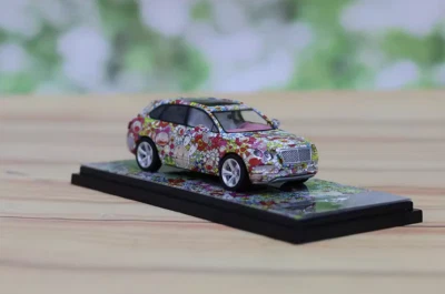 Revestimiento girasol Bentley Bentayga modelo coche fundido a presión aleación 1:64 Foto 1 de 4