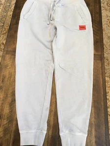 HUGO hellblaue Jogginghose mit rotem Logo Herren Größe M gebraucht - Bild 1 von 9