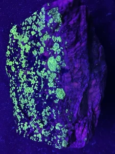 Fluoreszierendes Willemit & Calcit Mineral Sterling Mine, New Jersey (12) - Bild 1 von 9