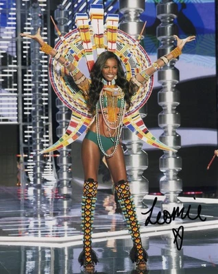 Leomie Anderson orig Autogramm -  Victoria’s Secret Angel + ACOA signed - Bild 1 von 2