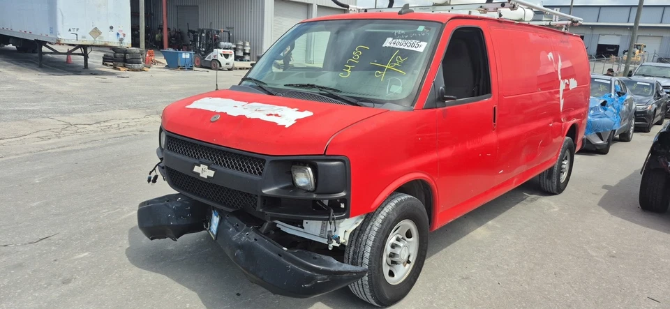 2017 Chevrolet Express 2500 Van 4.8L Engine Motor OEM 175K Miles - LKQ434986863 - Image 1 of 4