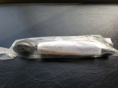 HTF PAMPERED CHEF SCOOP CLIP NIP 1 Tablespoon and 1 Teaspoon New in the package - Image 1 of 3