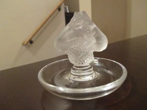 Encantador soporte anillo baratija joyería vidrio esmerilado ROXANNE 3" cristal Lalique - Imagen 1 de 9