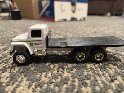Ertl 5542 1:64 John Deere Implement Hauling Flatbed Truck - Image 1 of 4