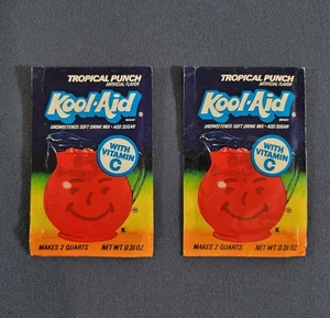 (2) Vintage 70er-80er Jahre Kool Aid Tropical Punch aromatisiert Getränk Mix Krug Päckchen - Bild 1 von 2