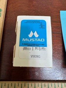 VIKING #10 MUSTAD BRAND BOX OF FISHING HOOKS NEW OLD STOCK (*29) - Picture 1 of 3