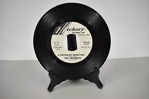 NEWBEATS - CRYING MY HEART OUT / SHORT ON LOVE - HICKORY 1387 WLP EX - Picture 1 of 2