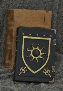  Quaderno in pelle fatto a mano 'Le Cronache di Nilfgaard' - Foto 1 di 9