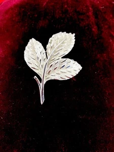 Vintage Trifari 3 Silver Leaf Leaves Brooch Pin - Picture 1 of 18