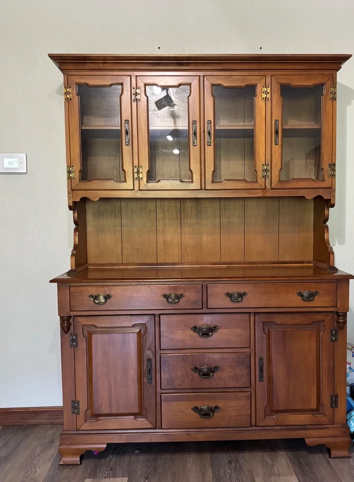 TELL CITY Sólido Roca Dura Arce Estilo Colonial 52" Buffet con Gabinete China 83... Foto 1 de 4