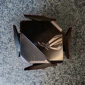 ASUS ROG Rapture GT-AXE11000 Tri-Band WiFi 6 Extendable AiMesh Gaming Router - Bild 1 von 5