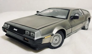 1 18 DMC 12 DE LOREAN 1981 DeLorean 1981 Satin Silver Diecast Car SUNSTAR - Picture 1 of 7