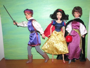 Schneewittchen Glitzer Kleid rote Absätze Fell Prinz Strumpfhose Stiefel Queen Cape 3 Puppen - Bild 1 von 24