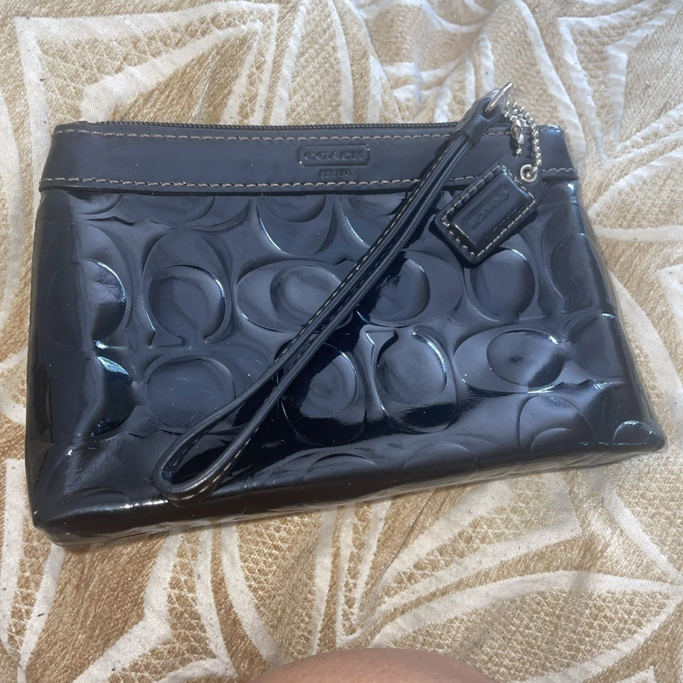 Coach Signature Stitch Black Patent Leather Wristlet Wallet Clutch EUC - Image 1 of 4
