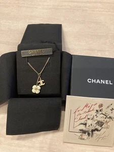 Chanel Camellia Necklace Beige Gold CC Logo with Box Authent Excellent Condition - Picture 1 of 19