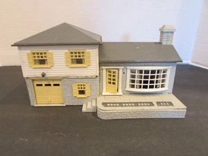 Bachmann Plasticville O #1953 2 Story Split Level House Cream Grey built up  PR - Picture 1 of 10
