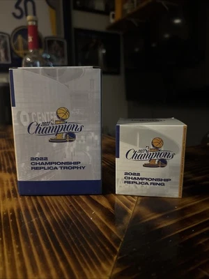 Golden State Warriors 2022 Campeonato NBA RÉPLICA ANILLO y RÉPLICA MINI TROFEO Foto 1 de 3