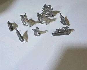 7 Vintage Bauernhoftiere aus Metall Spielzeug, 1 Metallbaum. Ideal für kleines Display - Bild 1 von 6