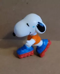 SNOOPY Peanuts PVC 2" SKATES ROLLER BLADES Figure COMIC CHARACTER vintage - Picture 1 of 5